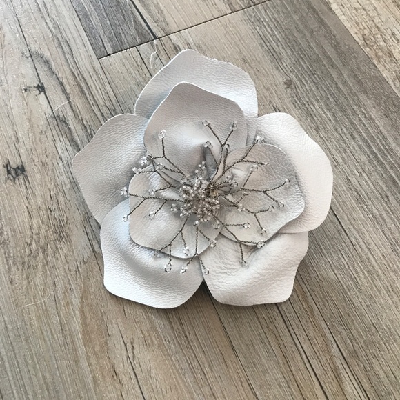 Ted Rossi White Leather Flower Beaded Cuff Bracelet - Picture 5 of 8